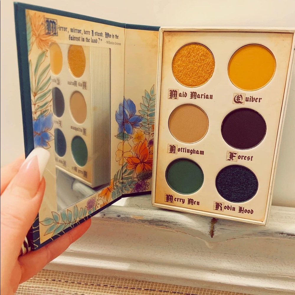 New Story Book Eyeshadow Palette / Robin Hood